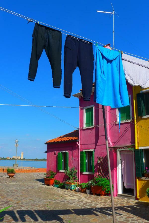 Night Galleria Holiday Home - Bed & Art In Burano - The Pink House Zewnętrze zdjęcie