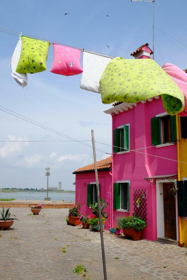 Night Galleria Holiday Home - Bed & Art In Burano - The Pink House Zewnętrze zdjęcie