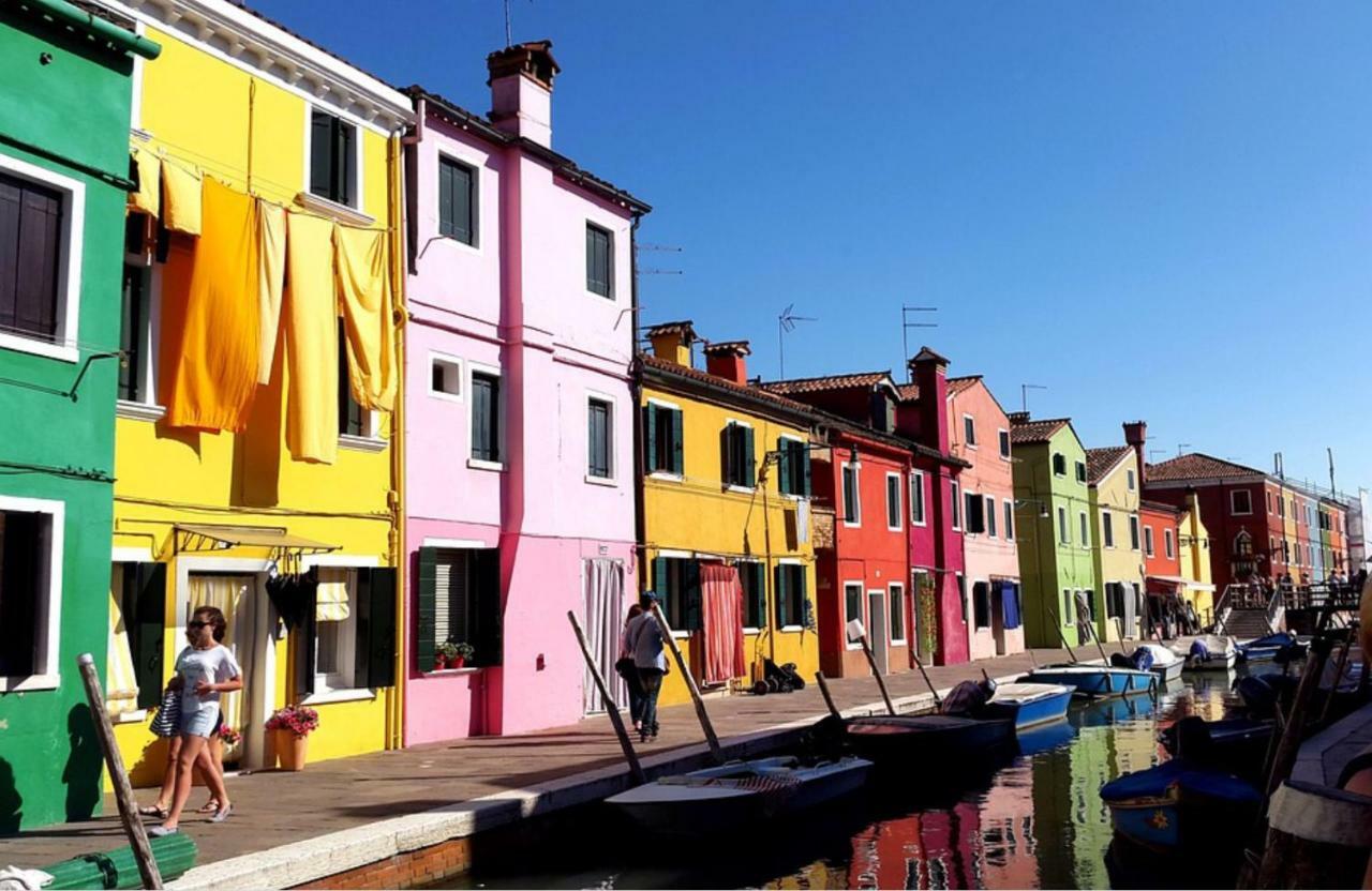 Night Galleria Holiday Home - Bed & Art In Burano - The Pink House Zewnętrze zdjęcie