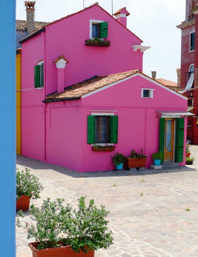 Night Galleria Holiday Home - Bed & Art In Burano - The Pink House Zewnętrze zdjęcie